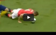 Pha cản bóng bằng đầu 'kinh điển' của Phil Jones vs Arsenal
