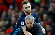 Mourinho đứng ngồi không yên, 'câu giờ' lộ liễu vì 3 điểm