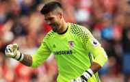 Victor Valdes bắt cực hay trong trận gặp Manchester United