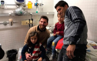 Dàn sao Barca ghé thăm bệnh viện trẻ em đầu năm mới