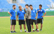 Phó chủ tịch CLB TP.HCM thể hiện quyền uy trên sân tập