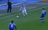Pha tạt bóng kinh điển từ giữa sân của Beckham cho Ronaldo