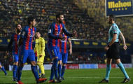 Pique 'khiêu khích' chủ tịch La Liga trên khán đài