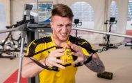 'Soái ca' Reus một mình nhăn nhó trong phòng tập của Dortmund