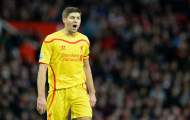 Fan Liverppool 'sôi máu' khi tên Gerrard xuất hiện tại Old Trafford