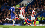 Charlie Adam sút tung lưới Chelsea từ hơn nửa sân