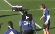 Xử lý bóng hỏng, Luka Modric bị đồng đội trêu chọc