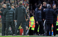 Klopp và Mou phun mưa vào nhau ở derby nước Anh