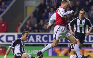 Bàn thắng kinh điển: Dennis Bergkamp vs Newcastle