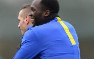 Schneiderlin 'thả thính' với Lukaku ngay trên sân tập