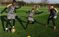 Sanchez tả xung, hữu đột trên sân tập của Arsenal