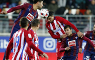 Chùm ảnh: Chật vật trên sân Eibar, thầy trò Simeone vào bán kết cúp nhà Vua