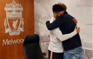 Sao trẻ Liverpool bật khóc khi nhận bản hợp đồng mới