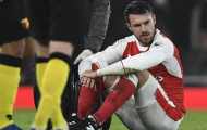 Chùm ảnh: CĐV Arsenal 'vui như trẩy hội' vì Ramsey bị chấn thương