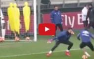 Cristiano Ronaldo biểu diễn kĩ thuật đảo chân đối mặt của Rô béo