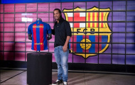 Chùm ảnh: Ronaldinho CHÍNH THỨC khoác lại chiếc áo của Barcelona