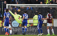 Courtois bất lực trước siêu phẩm đá phạt, Chelsea chia điểm trên 'hiểm địa' Turf Moor