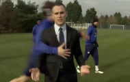 Phóng viên bị David Luiz tấn công ngay trên sân