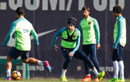 Sự nặng nề đã vơi đi trên sân tập của Barcelona