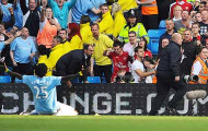 Khoảnh khắc Adebayor bị fan Arsenal ghét cay ghét đắng
