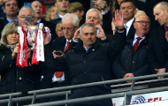 Điểm tin sáng 27/02: Mourinho san bằng kỉ lục của Sir Alex, Depay lập cú đúp cho Lyon