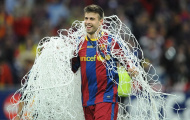 Khoảnh khắc Gerard Pique cắt trộm lưới tại Wembley