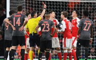 Thua thảm Bayern, HLV Wenger đổ lỗi trọng tài