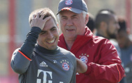 Ancelotti tận tình chăm sóc Lahm trên sân tập