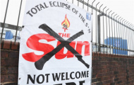 Học theo Liverpool, Everton tẩy chay PV của The Sun vào sân