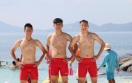 'Hot boy' U20 Việt Nam 'thả thính' khoe body ở Resort 5 sao