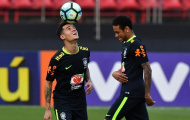 Chùm ảnh: Neymar, Coutinho thay nhau 'làm xiếc' cùng trái bóng