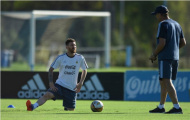 Messi 'ngoan hiền' lắng nghe từng lời dạy của Bauza 