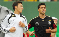 So sánh tài năng của Mesut Oezil và Michael Ballack
