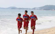 U20 Việt Nam đổ mồ hôi trên bãi biển Nha Trang