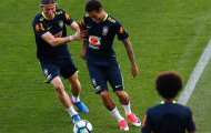 Neymar nhí nhố cùng đồng đội trên sân tập