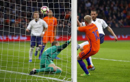 Hà Lan bị đánh bại trong ngày trở về của Van Gaal