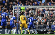 Benteke và Zaha thi nhau đánh sập Stamford Bridge