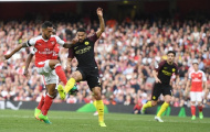 Arsenal và Man City níu chân nhau, Man Utd mừng thầm