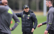 Conte nghiêm khắc chỉ đạo, học trò răm rắp nghe theo