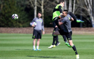 Begovic 'chặt chém' không tha một ai trên sân tập của Chelsea