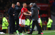Mourinho chê Luke Shaw có vấn đề ở tư duy chơi bóng