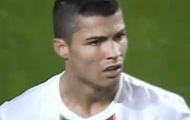 Tình huống 'cướp bàn thắng' để đời của Nani với Ronaldo