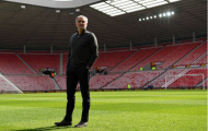 Đến sớm, Mourinho trầm ngâm quan sát sân Ánh Sáng trước giờ chiến