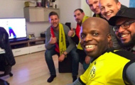 Chùm ảnh: Thủ tướng Đức dự khán, CĐV Dortmund và Monaco hát YNWA