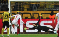 Tình huống hỏng ăn 11m của Fabinho trước Dortmund