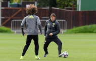 Chùm ảnh: Conte xỏ giày ra sân cùng học trò quyết đấu Man Utd