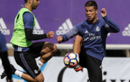 Ronaldo suýt 'no đòn' trong buổi tập của Real