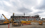 Sân Upton Park hơn 100 năm tuổi tan hoang thảm thương