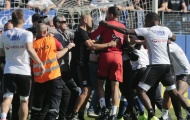 CĐV 2 lần tấn công cầu thủ, trận SC Bastia - Lyon bị hủy