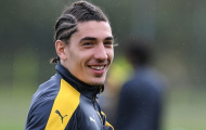 Chùm ảnh: 'Tá hỏa' với kiểu tóc mới của Bellerin
